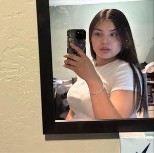 Meet your Posher, Alejandra